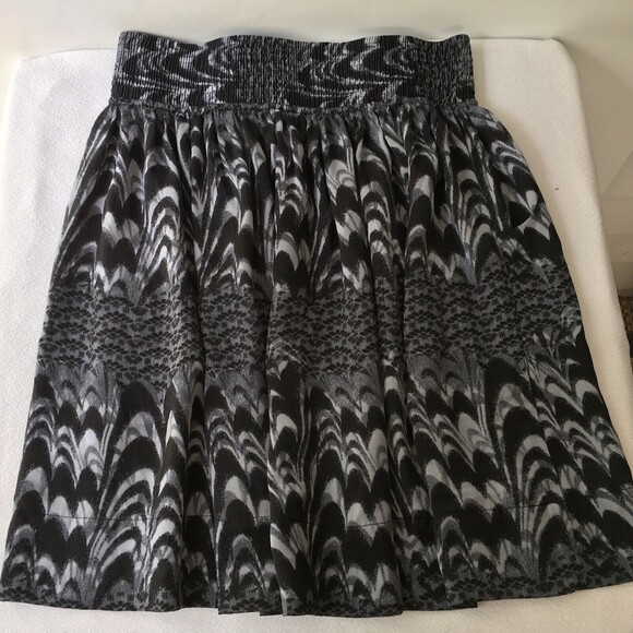 Banana Republic Black and Gray Mini Skirt Medium With Pockets - Picture 8 of 9